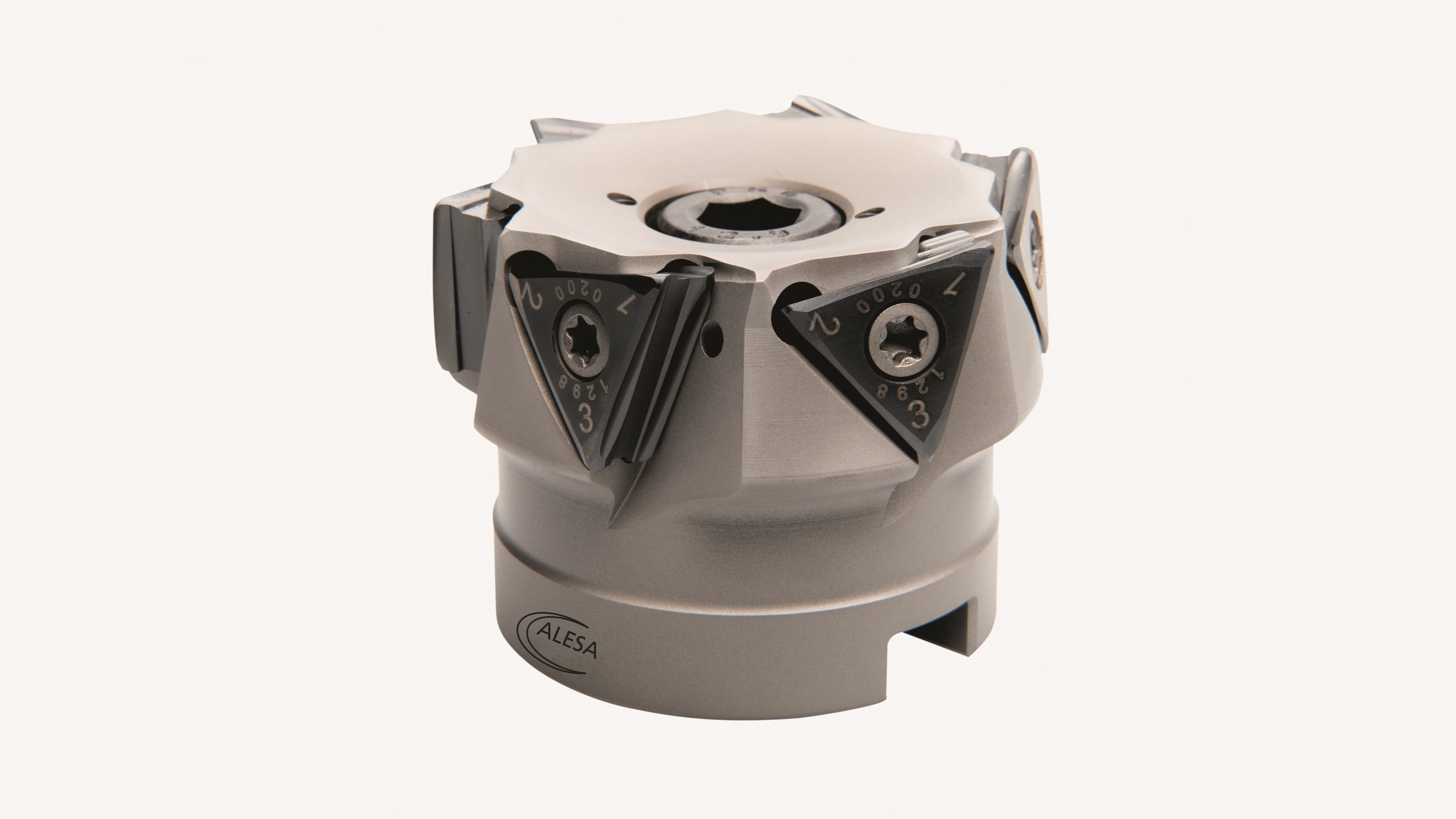 The new Delta indexable inserts, mounted on the milling cutter.