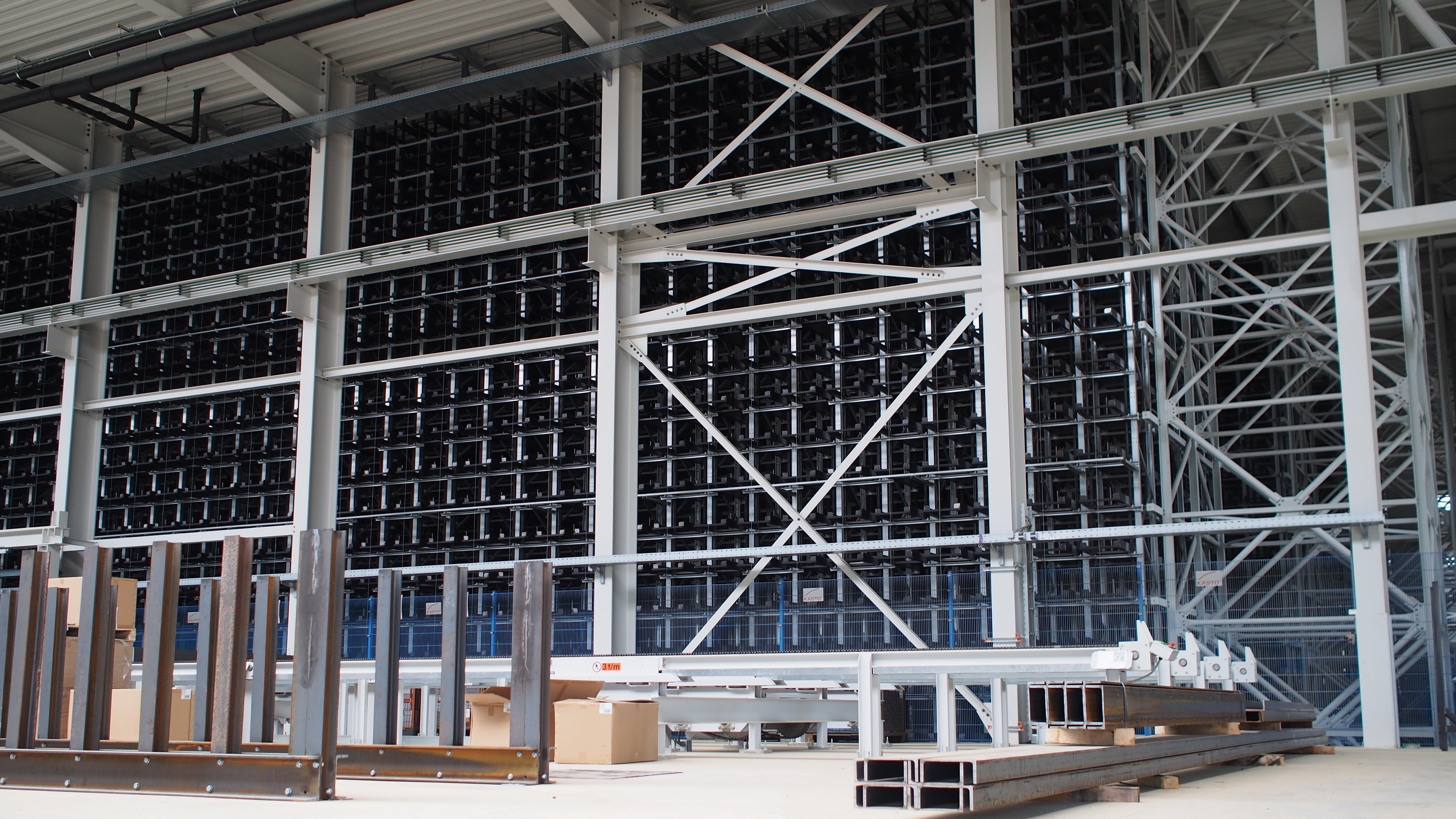 The newly installed KASTO UNICOMPACT honeycomb storage system holds over 10,000 cassettes.