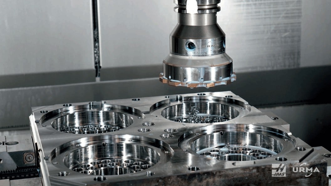 Ein Spanfutter-Gehäuse aus 1.2312 wird mit einem 108-mm-RX-Reibwerkzeug von URMA bearbeitet.